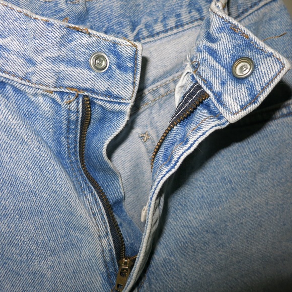 Lightwash Lee Denim Midi Mom Short - Picture 3 of 4